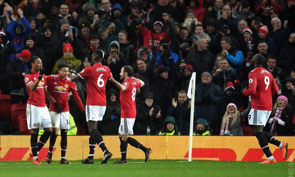 Protestan aficionados contra dueños del Manchester United