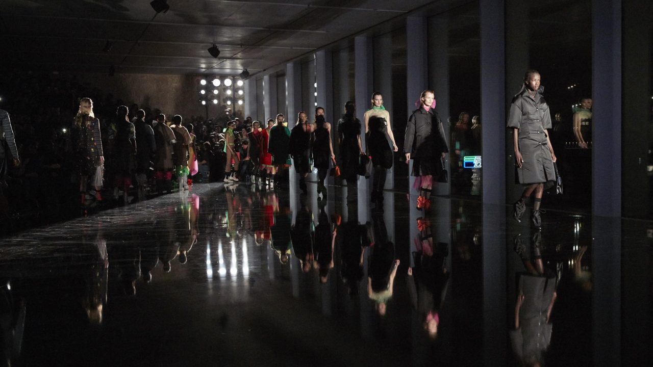 Prada presenta colección Otoño – Invierno 2018 en Milán