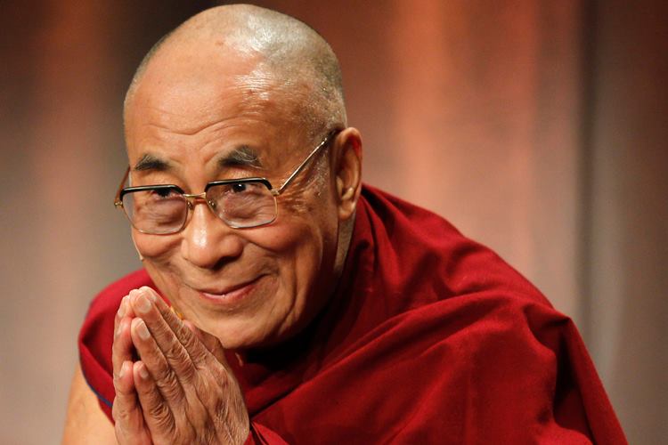 El beso (y el legado) del Dalai Lama