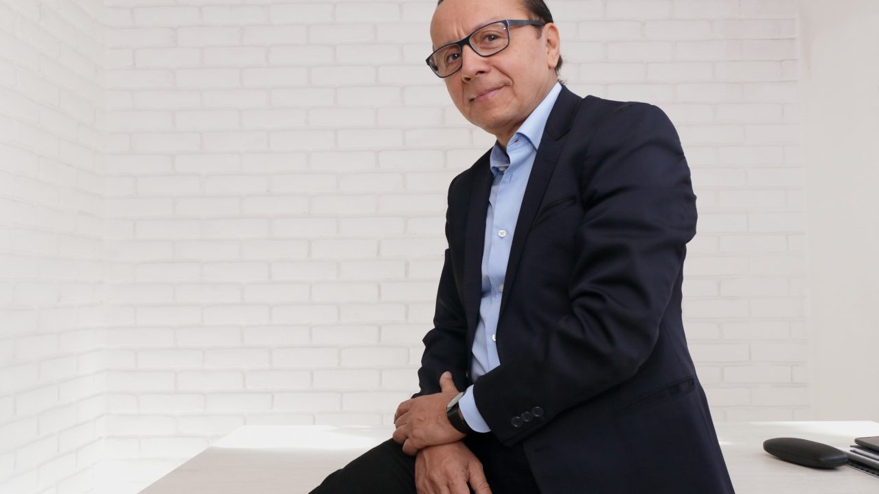 Los jóvenes deben vivir sus sueños en El Salvador: Gerson Martínez