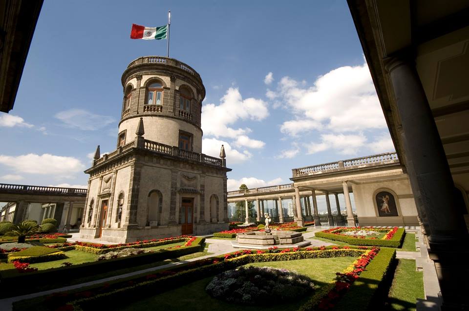 Dos empresas se disputan estrategia de medios para el Complejo Chapultepec