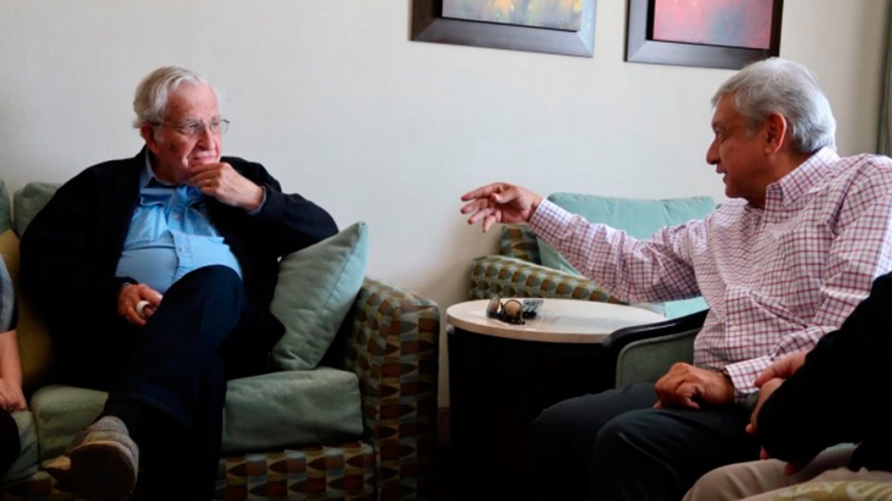 López Obrador se reúne con Noam Chomsky