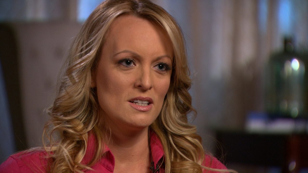 Stormy Daniels en el juicio de Trump: pijama de satén, sexo sin protección y azotes