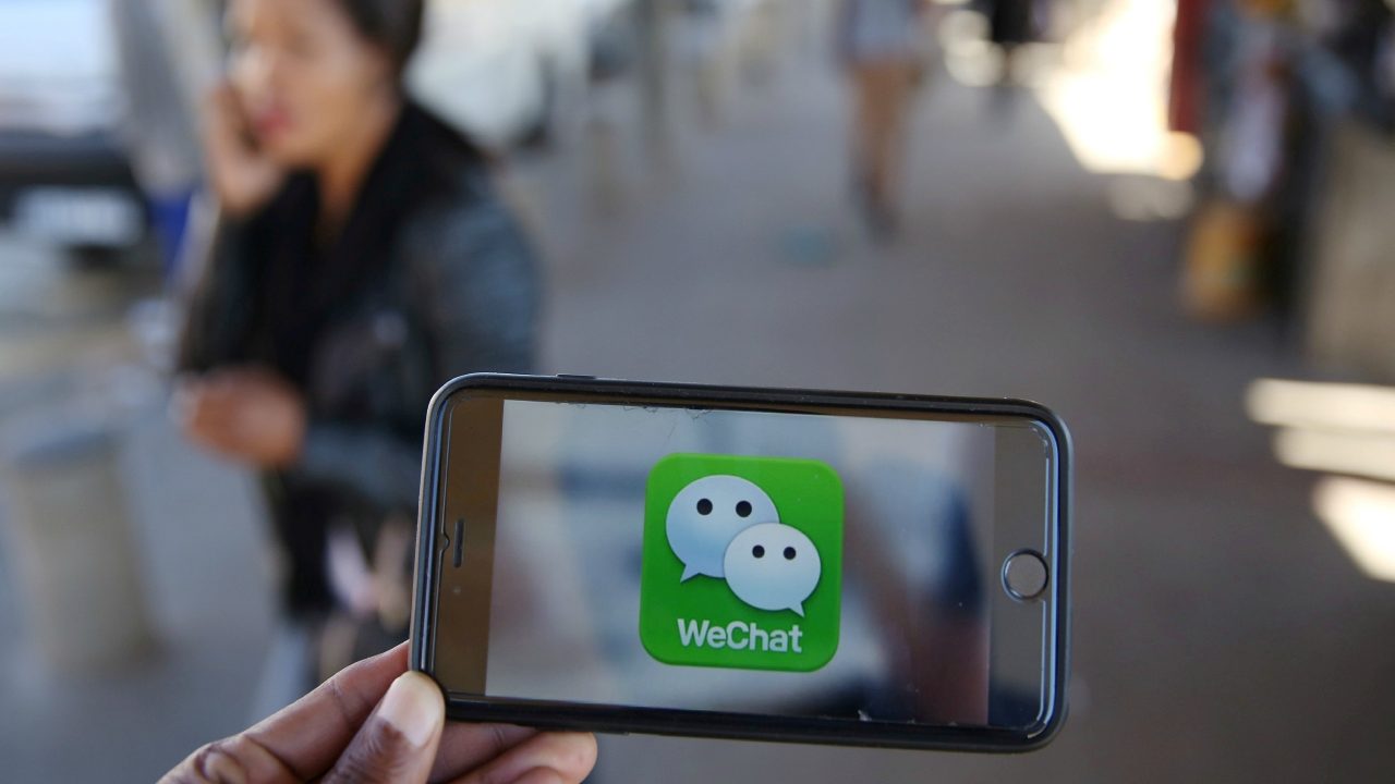 Walmart deja Alipay y se va WeChat en guerra de pagos en China