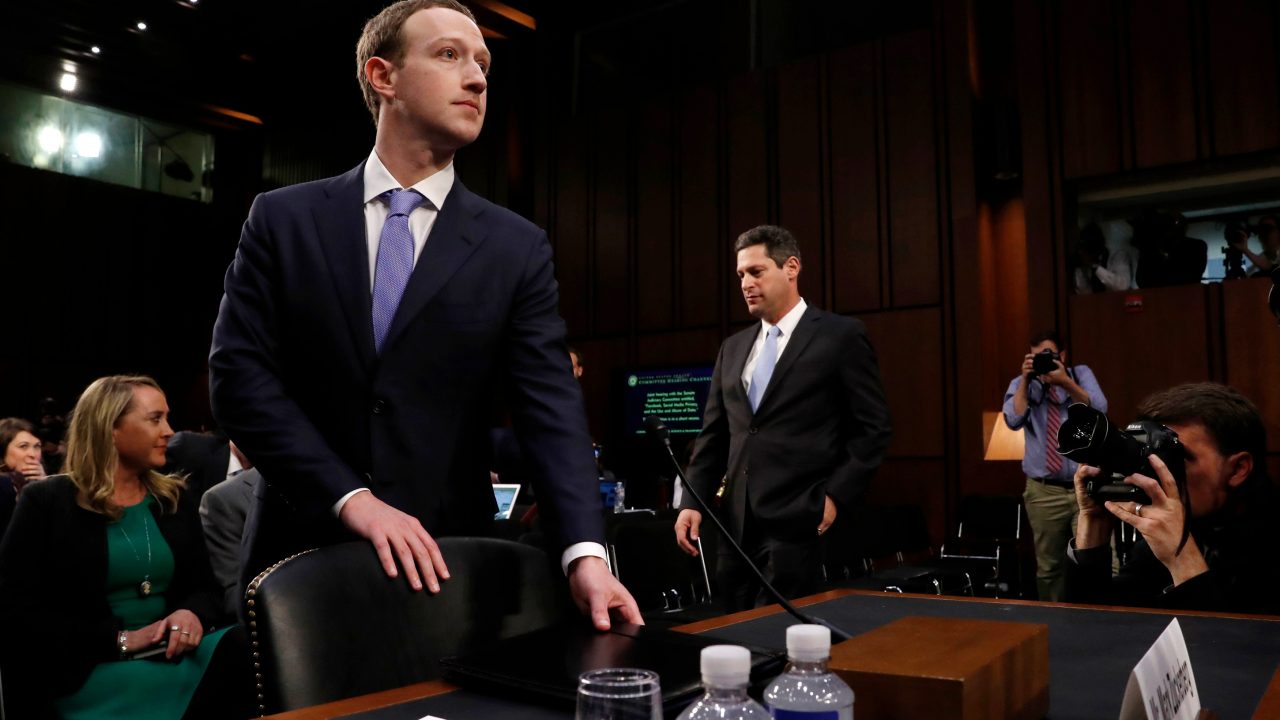 Zuckerberg debe seguir siendo presidente de Facebook: Sheryl Sandberg