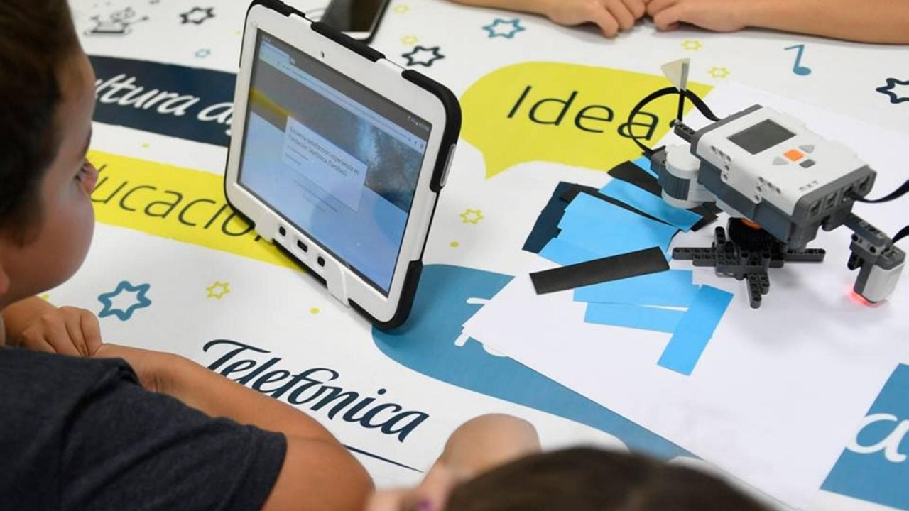 Telefónica estudia vender algunos centros de datos