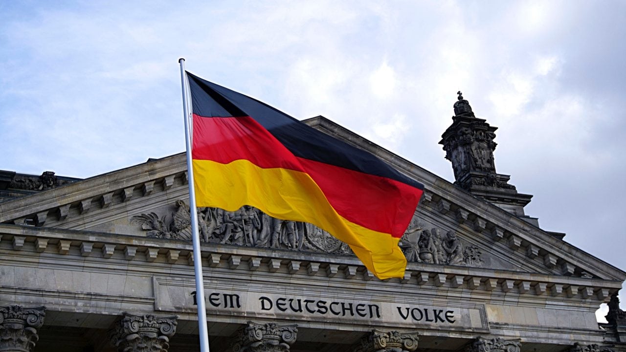 Alemania exhorta a Europa a no adoptar proteccionismo al estilo Trump