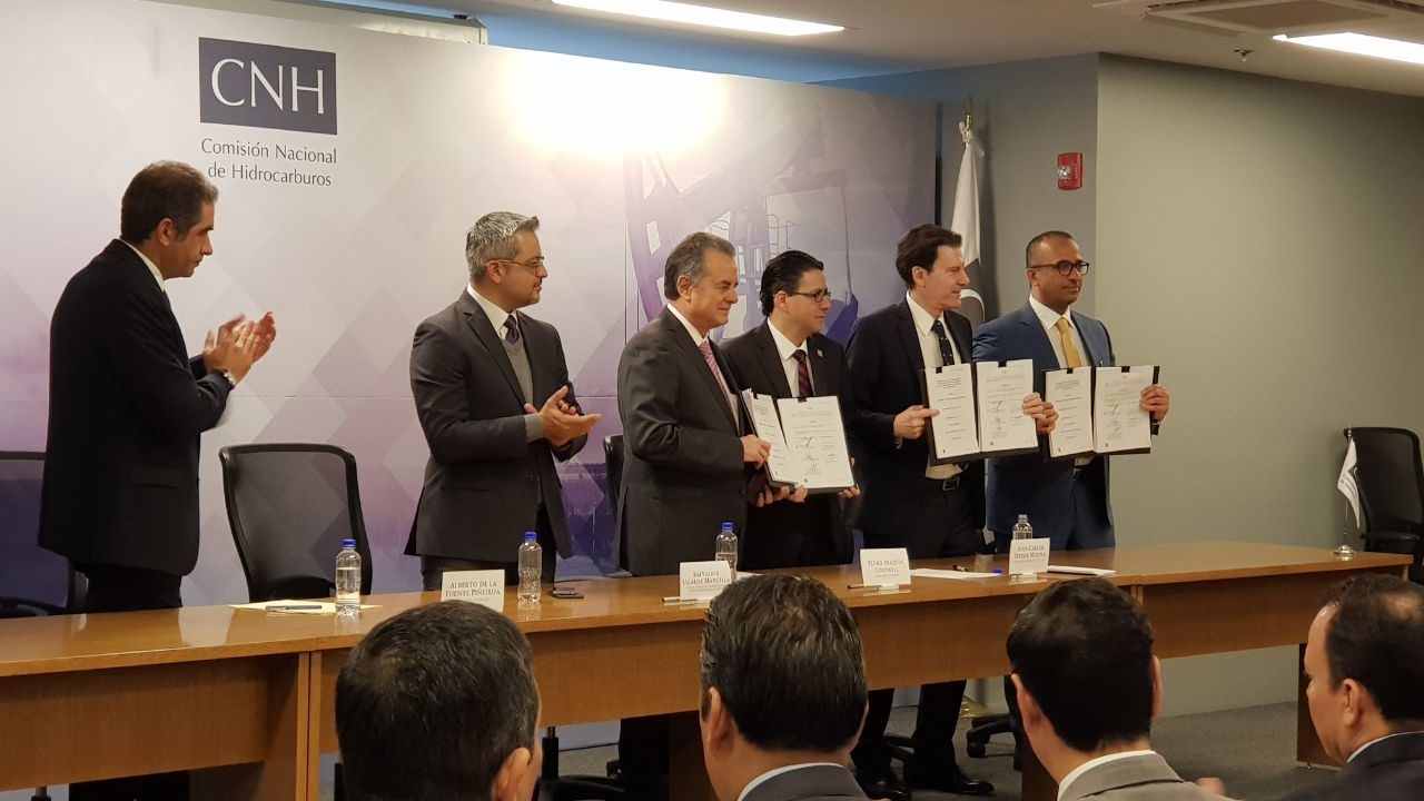 Gigantes petroleros firman más contratos para explotar el Golfo de México