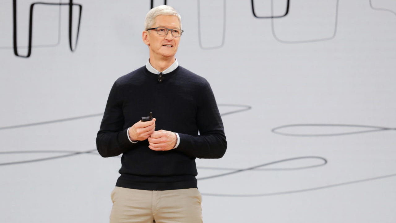 Tim Cook cobrará en Apple 40% menos en 2023 tras pedir un ‘ajuste’