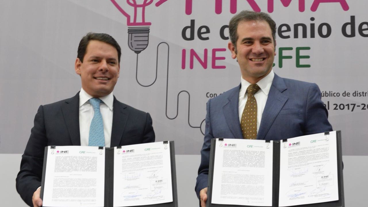 CFE e INE firman acuerdo para evitar “caída” del sistema