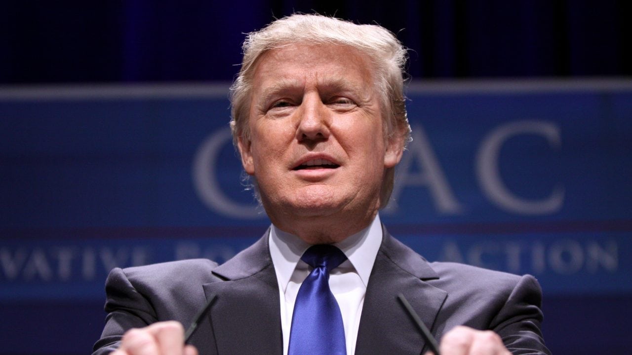 Trump participó en esquemas de fraude para forjar su fortuna: NYT