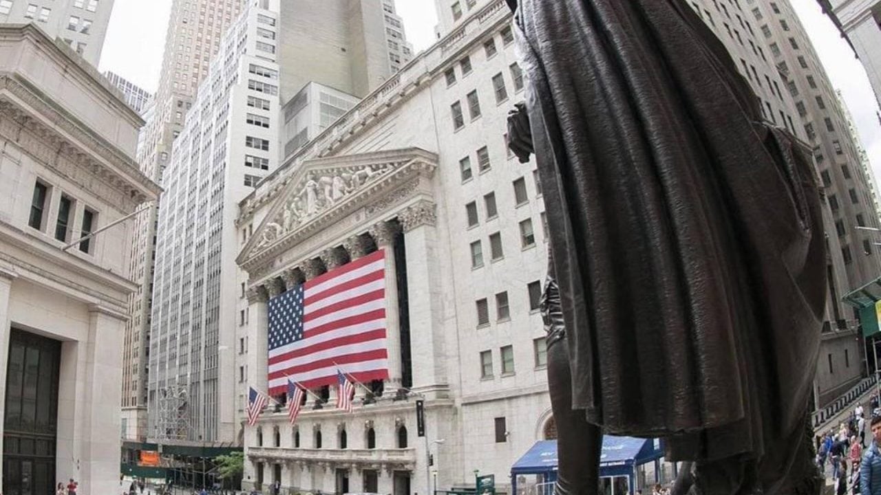 S&P 500 y Dow Jones ganan por alza en rendimientos de bonos
