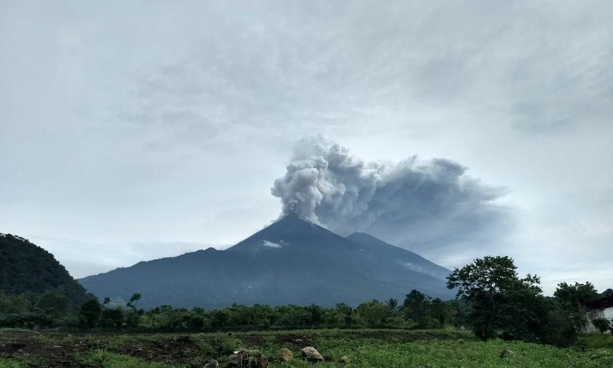 Erupción de volcán en Guatemala deja 72 muertos, hasta el momento