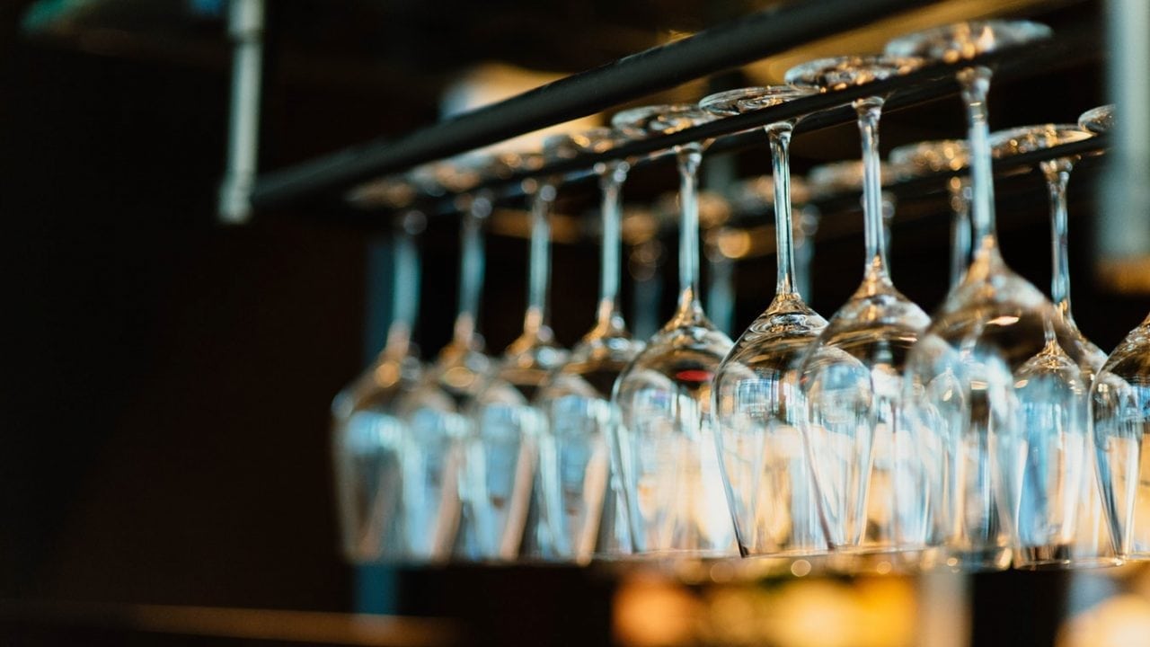 Cuatro pasos para encontrar tu próximo vino favorito