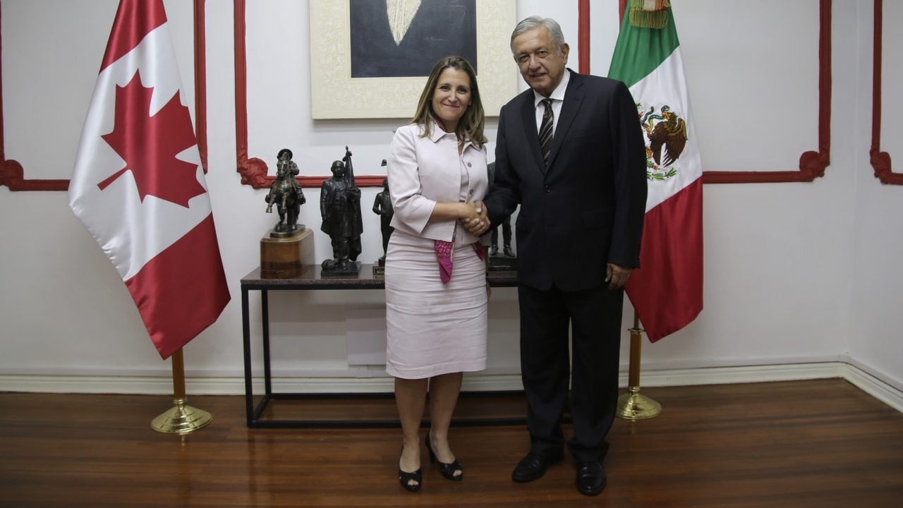 AMLO y Freeland dialogan sobre relación bilateral y TLCAN