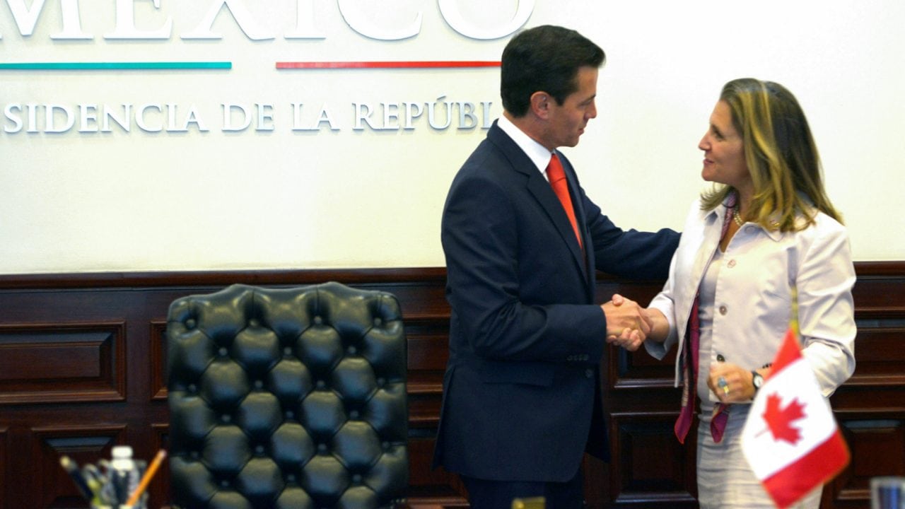 Peña llama a pactar TLCAN en el corto plazo en reunión con Freeland