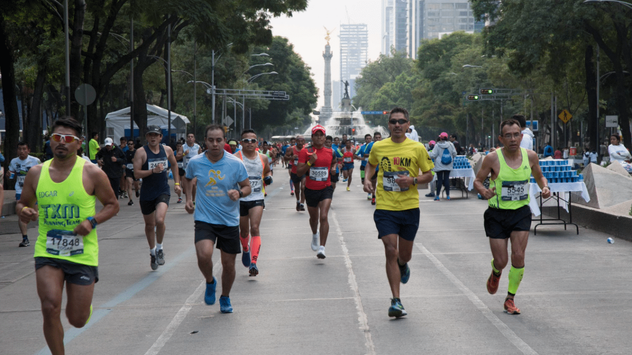 Keniano Titus Ekiru conquista el maratón de la Ciudad de México
