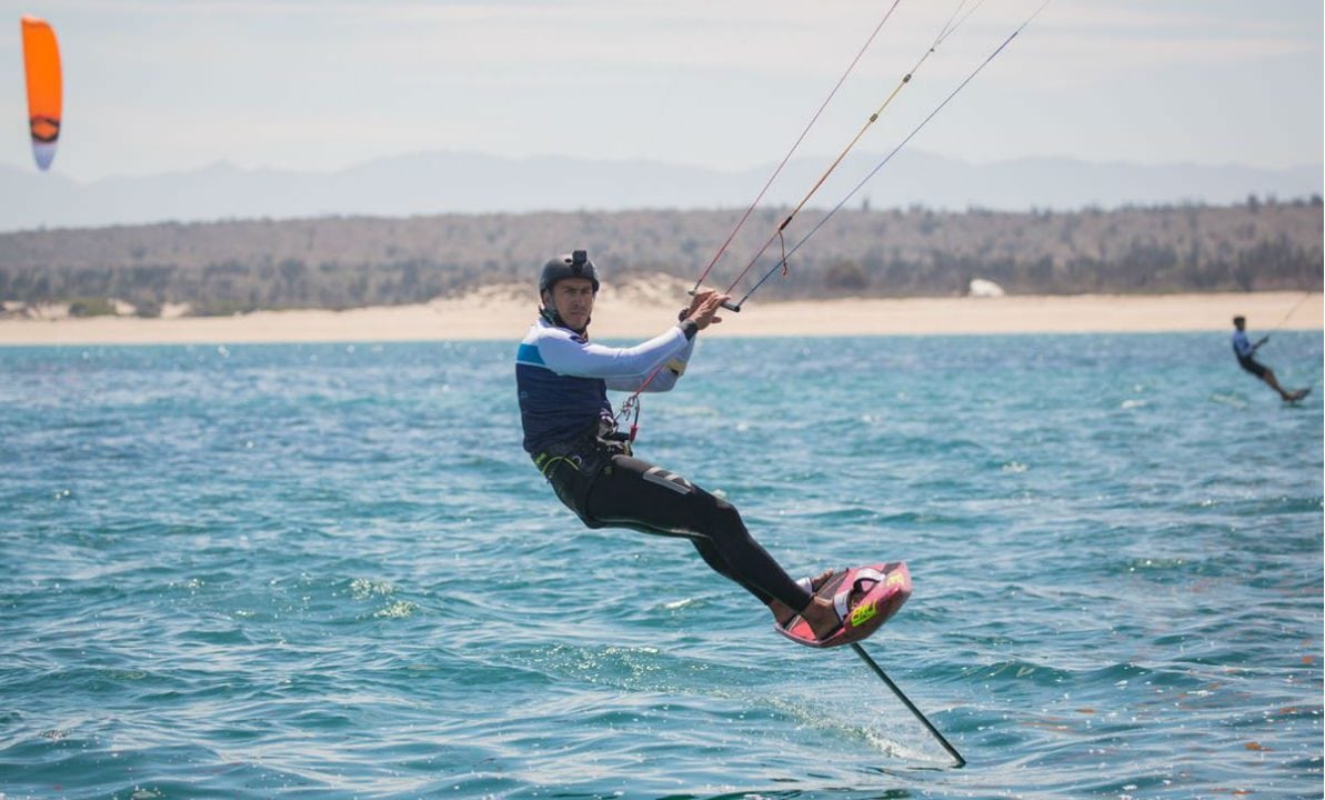Una medalla contra viento y marea: la primera de México en kiteboarding