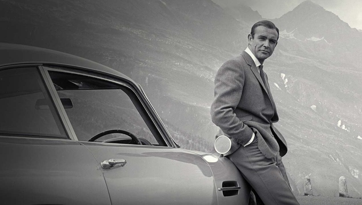Aston Martin quiere que conduzcas como James Bond