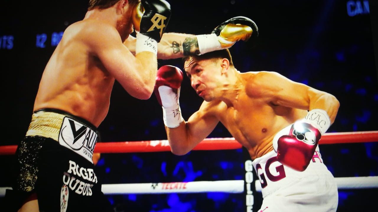 Saúl ‘Canelo’ Álvarez vence a Golovkin en una ‘apretada’ pelea