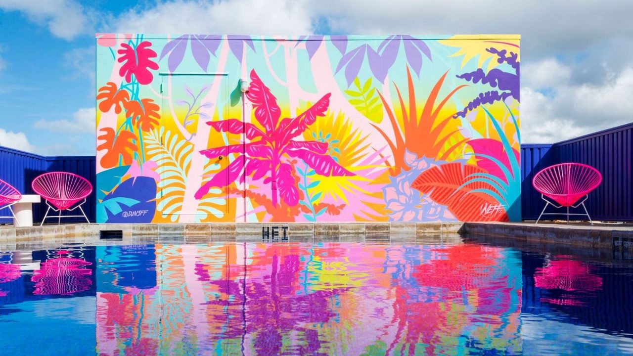 Honolulu, el corazón de Hawái, se tiñe de colores neón