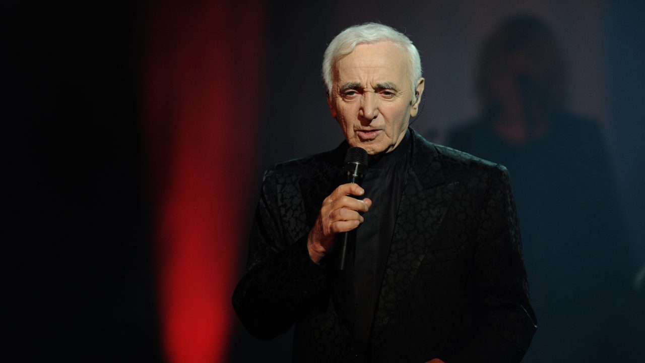Charles Aznavour, el Frank Sinatra francés, muere a los 94 años
