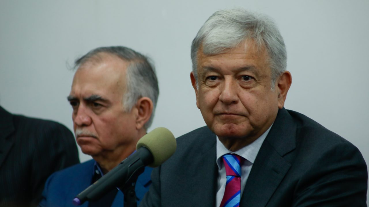 AMLO crea comisión para tranquilizar a inversionistas del NAIM