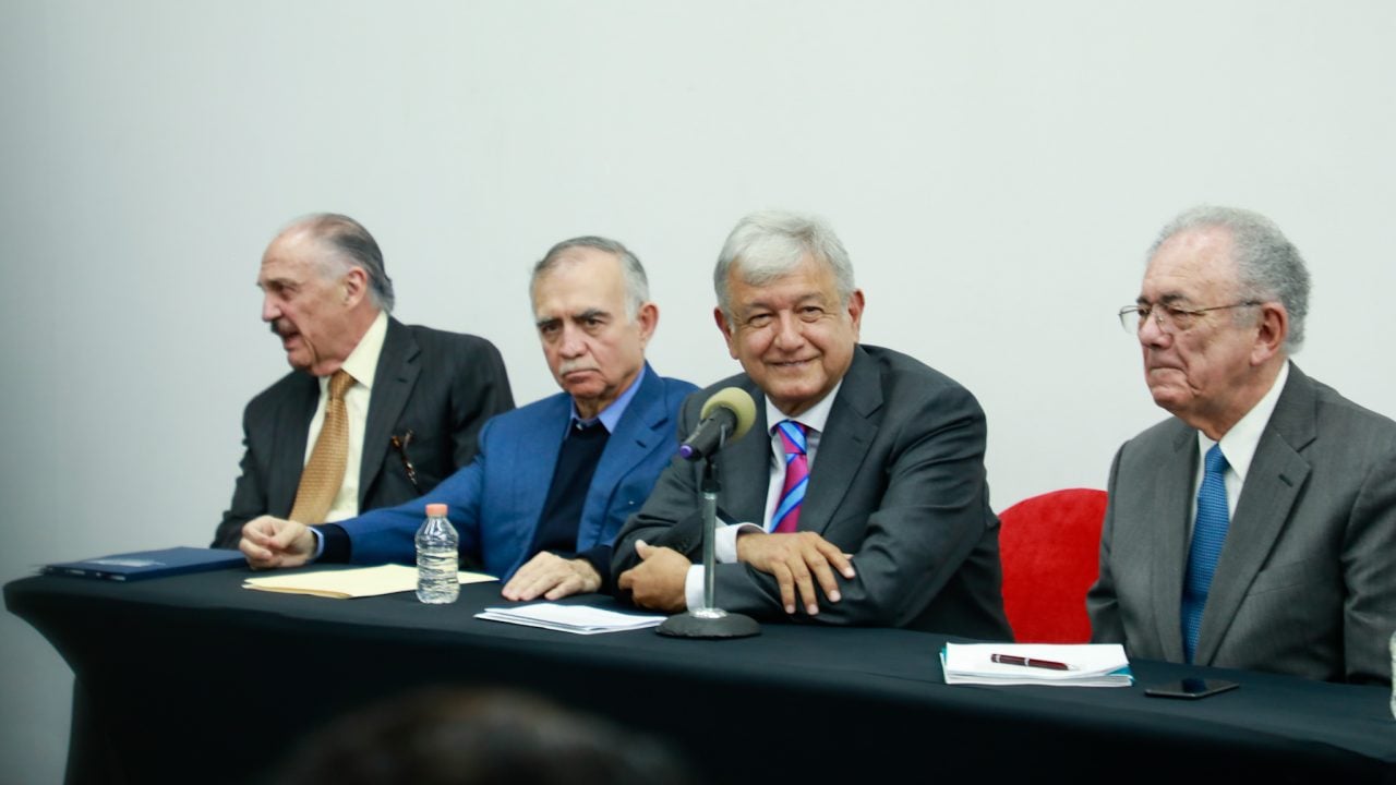 AMLO confirma cancelación del NAIM en Texcoco; ofrece legalidad a contratistas