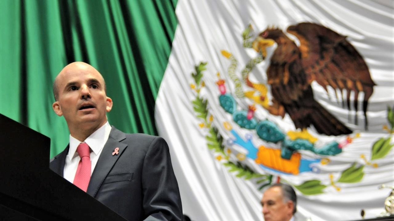 AMLO heredará economía resiliente, dice González Anaya ante el Congreso