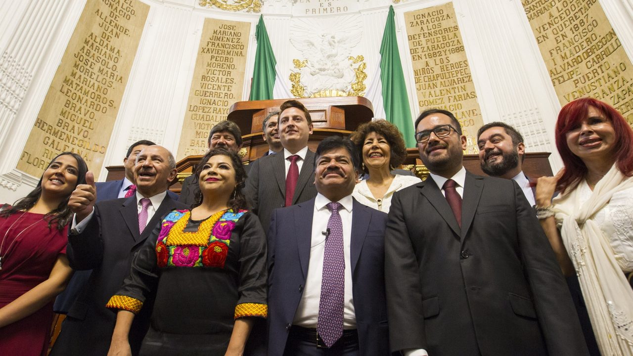 Los 16 nuevos alcaldes de la Ciudad de México rinden protesta