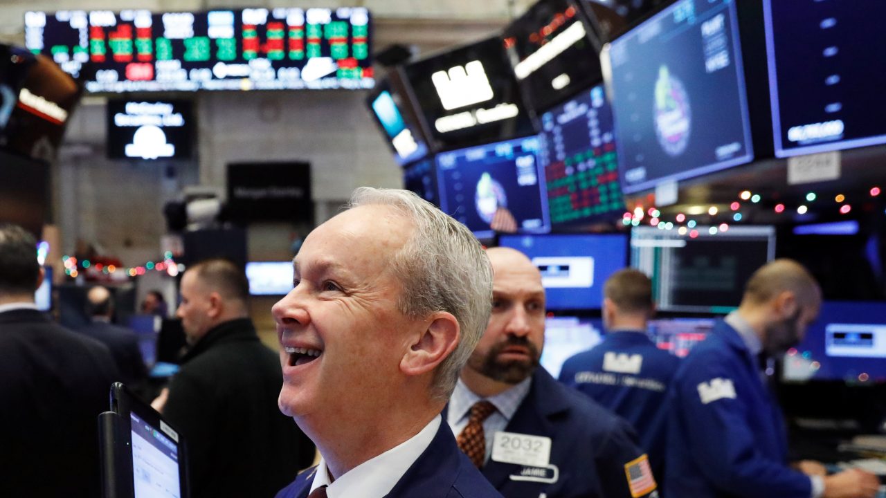 Wall Street abre en verde con repunte de AMD y a la expectativa de reapertura de Gobierno