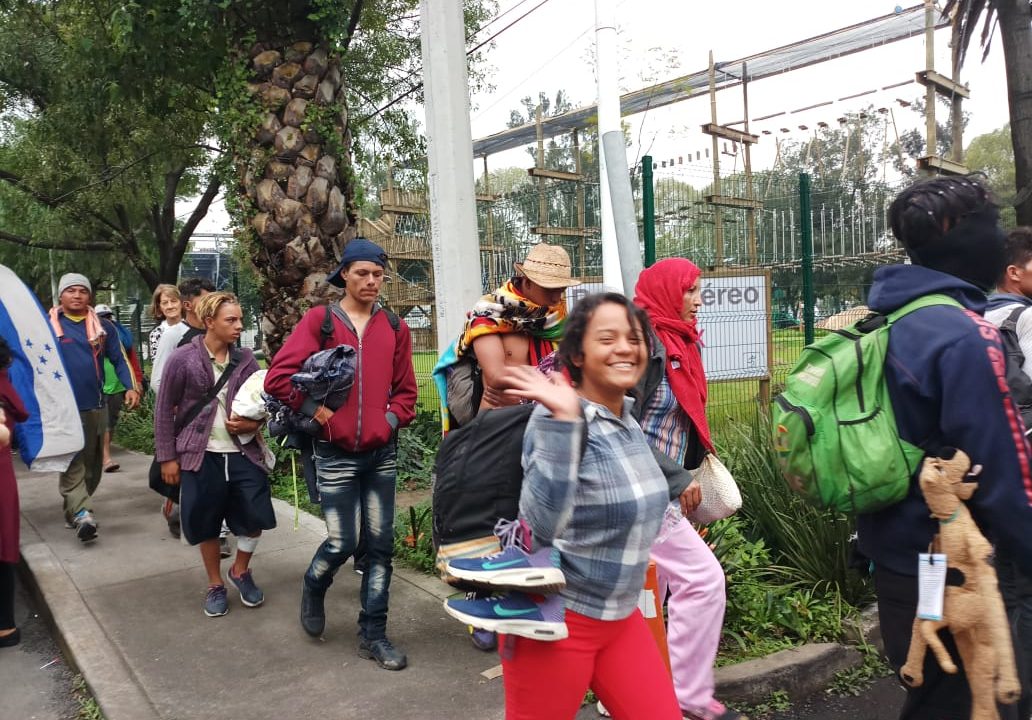 Ofrecen 7,000 empleos a migrantes en Tijuana; otros ya recibieron su primer sueldo