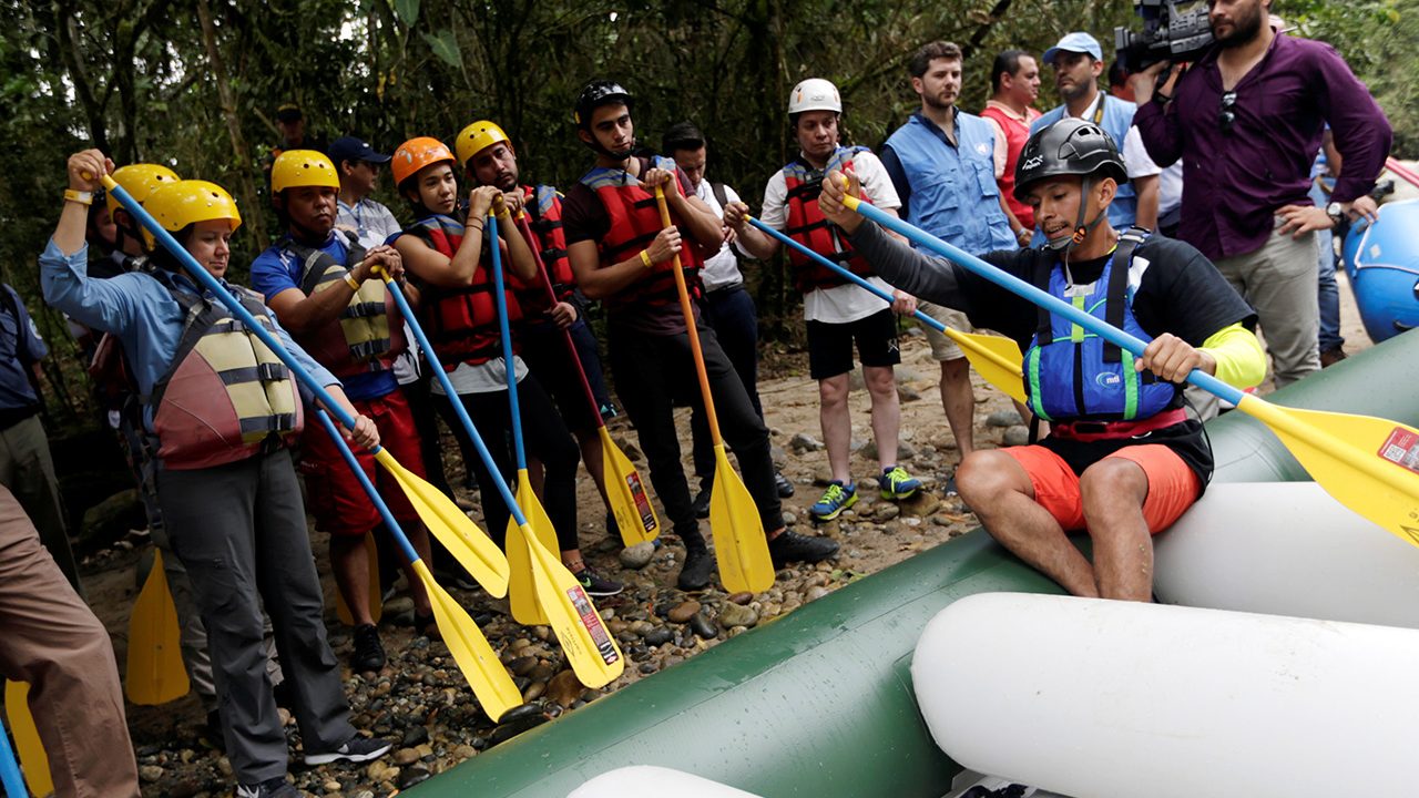 Exguerrilleros de las FARC ofrecen turismo extremo en la selva colombiana