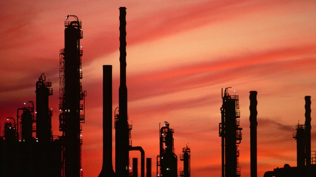 EU no abandona el petróleo: sus refinerías operarán al 90% de su capacidad