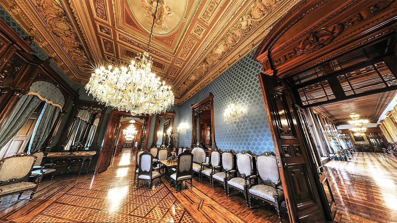 El Salón azul, antes llamado "Salón de audiencias", fue centro de reuniones privadas de políticos mexicanos y extranjeros, así como para bailes y fiestas. Foto: palacionacional.info.