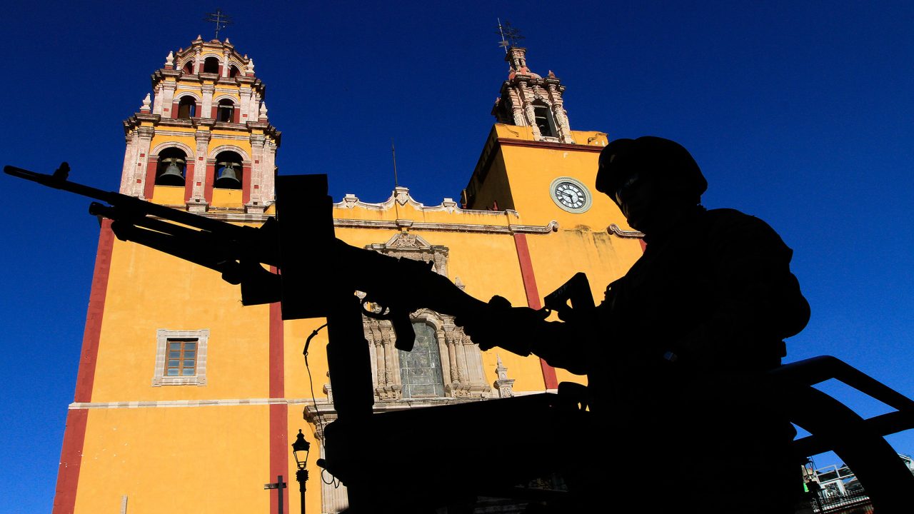 ONGs y especialistas piden a AMLO dar marcha atrás en Guardia Nacional