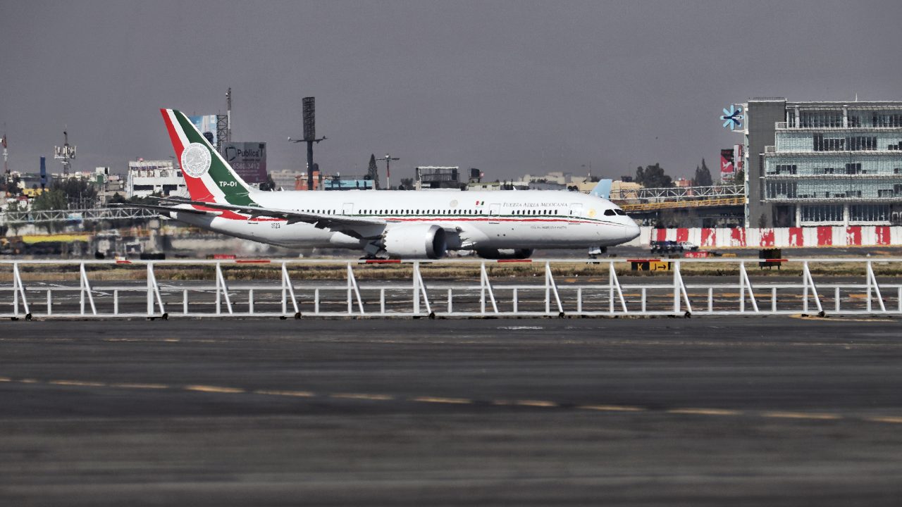 Avión presidencial despegó hacia su venta en Estados Unidos