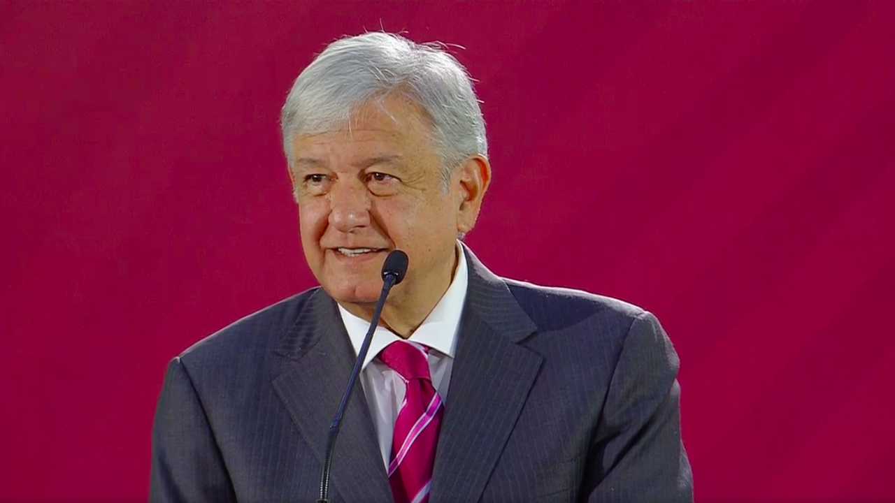 AMLO respeta la suspensión de la Ley de Remuneraciones, pero no se resigna