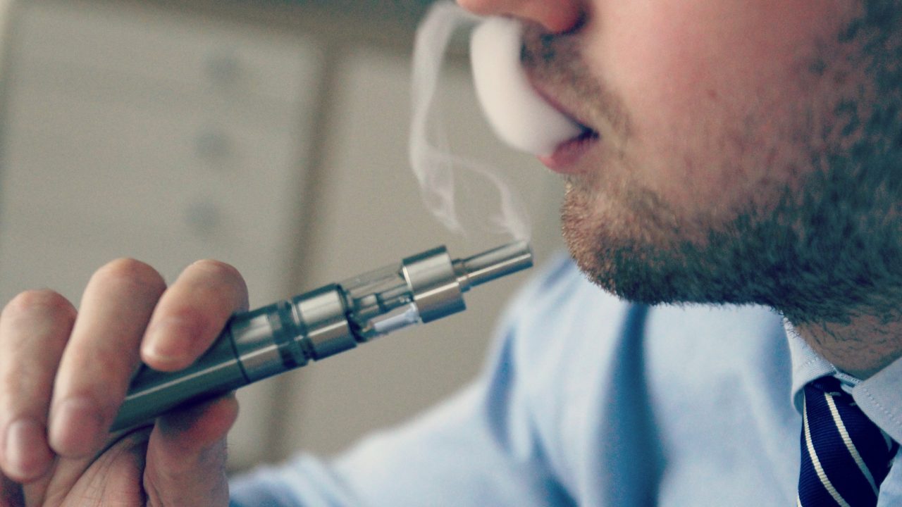 Vapeo podría dejar 12,748 mdp de impuestos, ¿cómo regularlo?