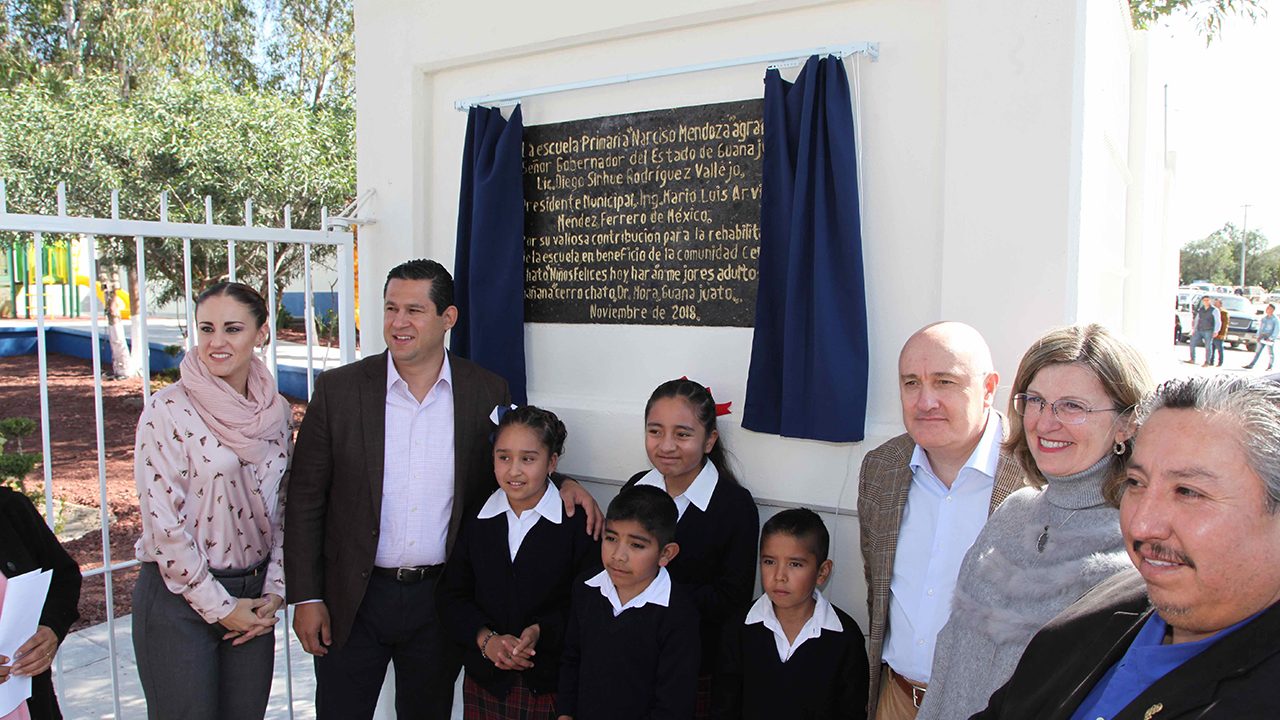 Ferrero invierte 4.1 mdp en la mejora de 2 escuelas en Guanajuato
