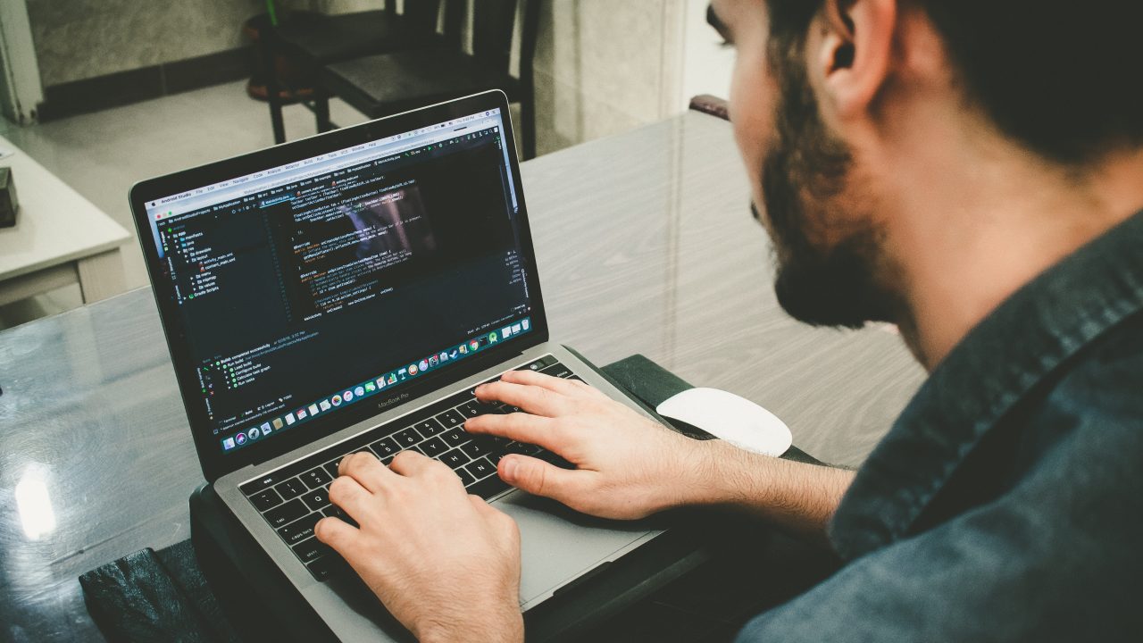 Google quiere que aprendas a programar por 20 pesos al mes