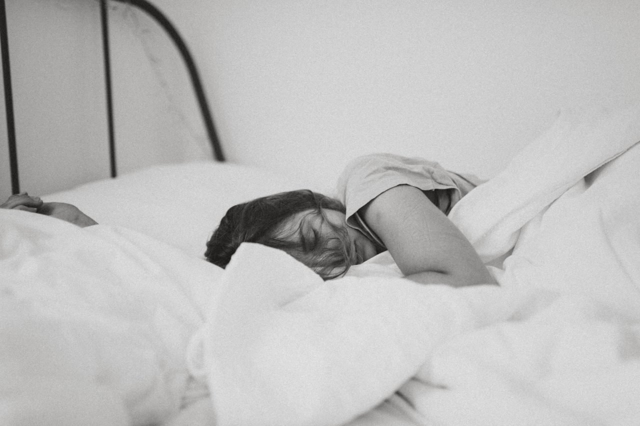 Dormir mal afecta más a las mujeres que a los hombres