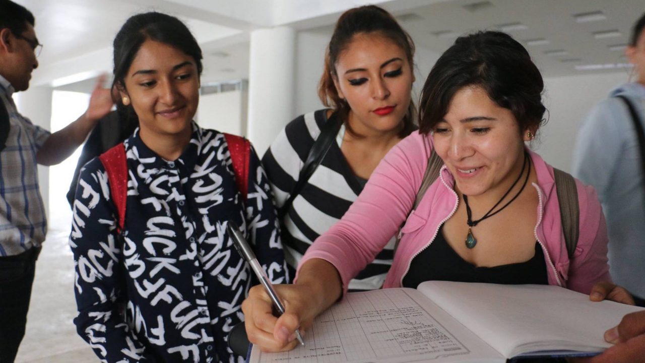 Tono de piel y empleo de padres bajan probabilidad de primer trabajo formal: estudio