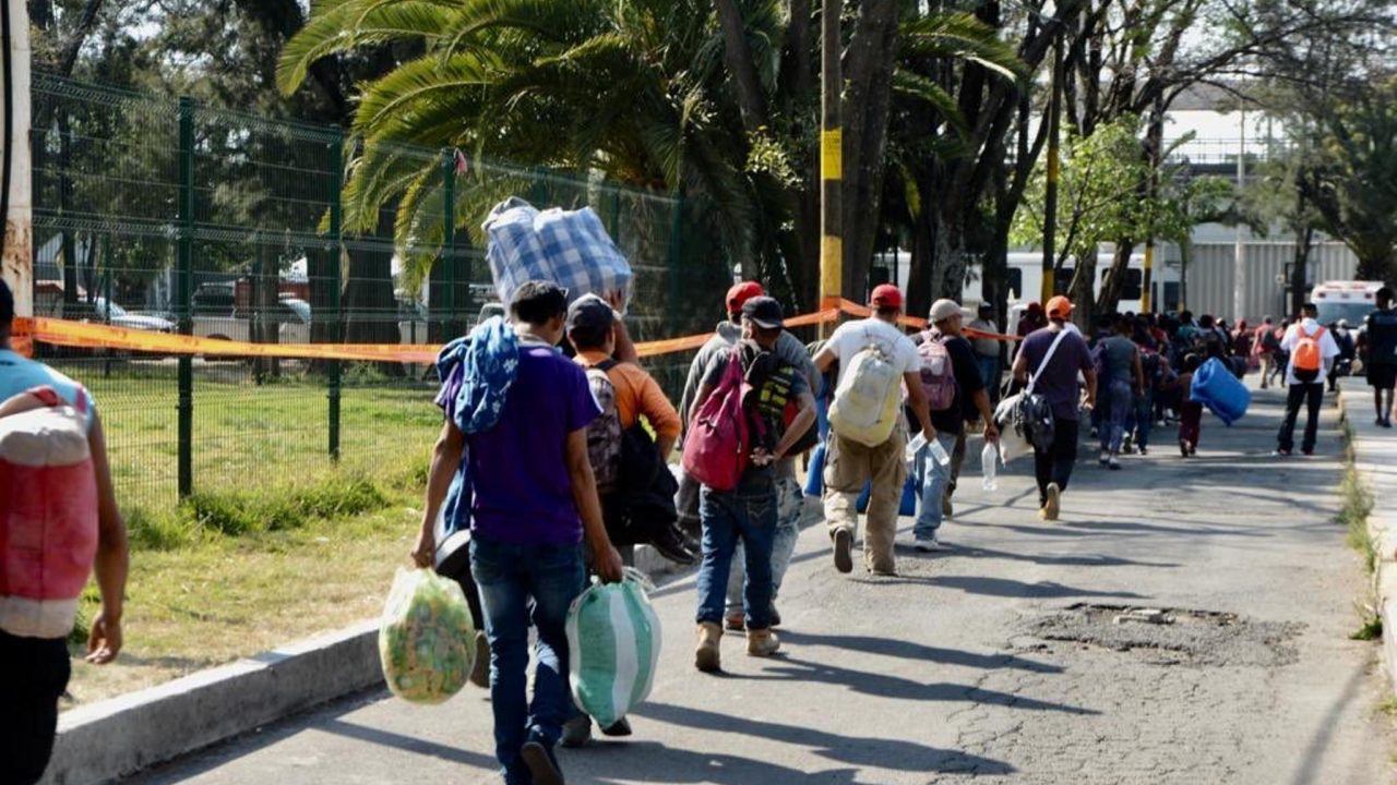 Más de 1,000 centroamericanos esperan en México asilo de EU