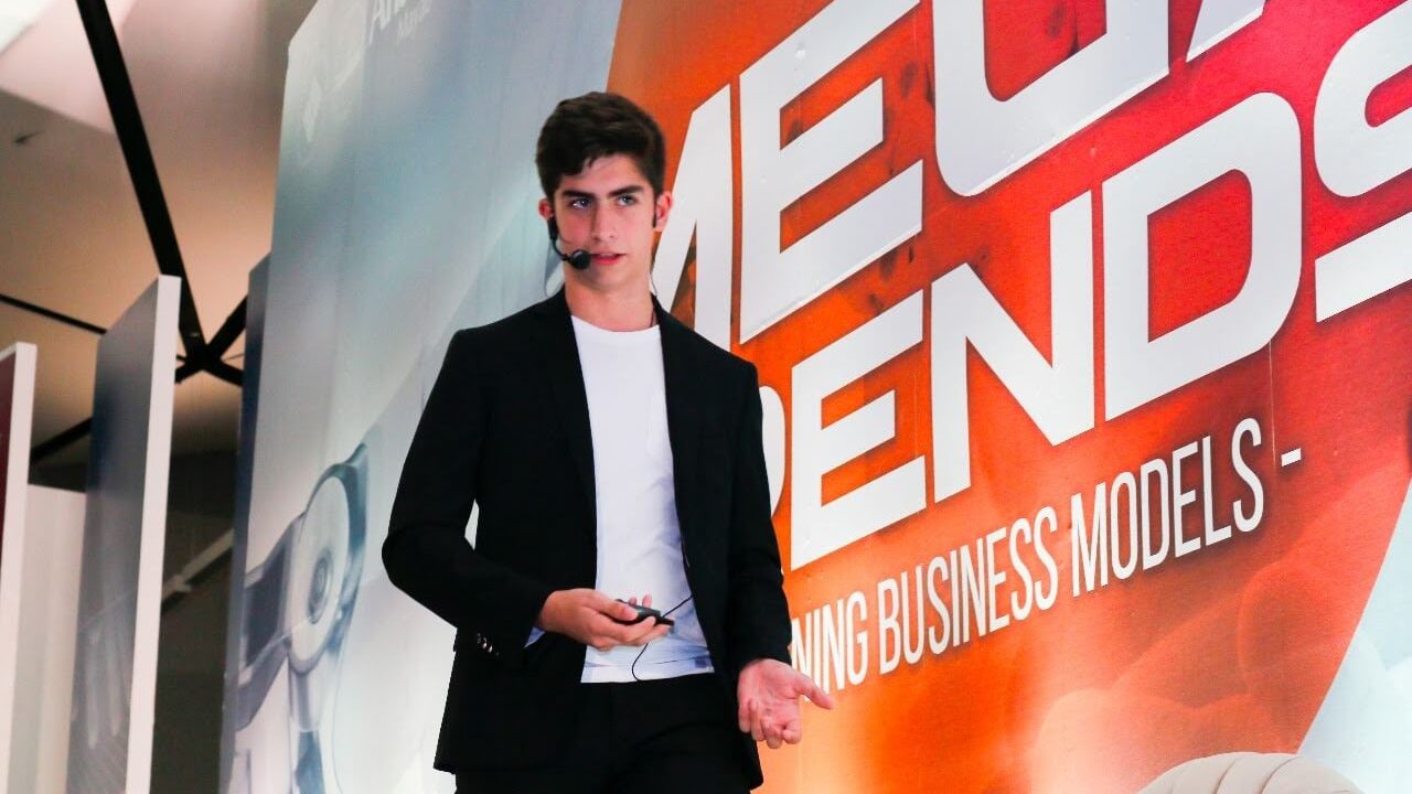 CES 2019 | El mexicano que a los 16 años ya fue maestro de robótica y diseña tecnología para la ceguera