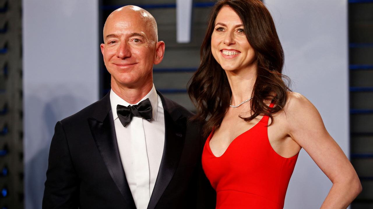 El matrimonio Bezos-MacKenzie llegó a su fin tras 25 años y cuatro hijos. Foto Reuters.