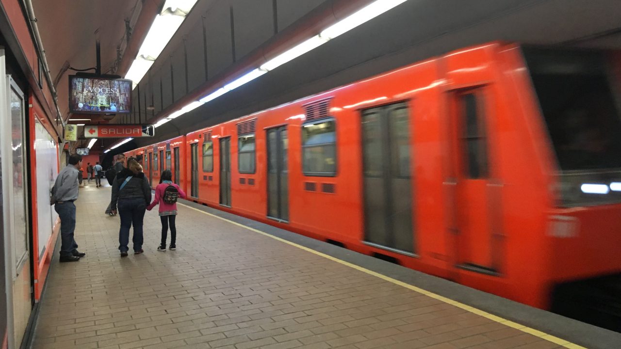 Gobierno de CDMX analiza ampliar horario del metro a las 3 de la mañana