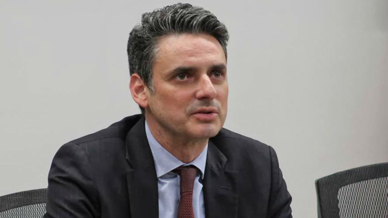 La 4T inhabilita al expresidente de la CRE por conflicto de interés