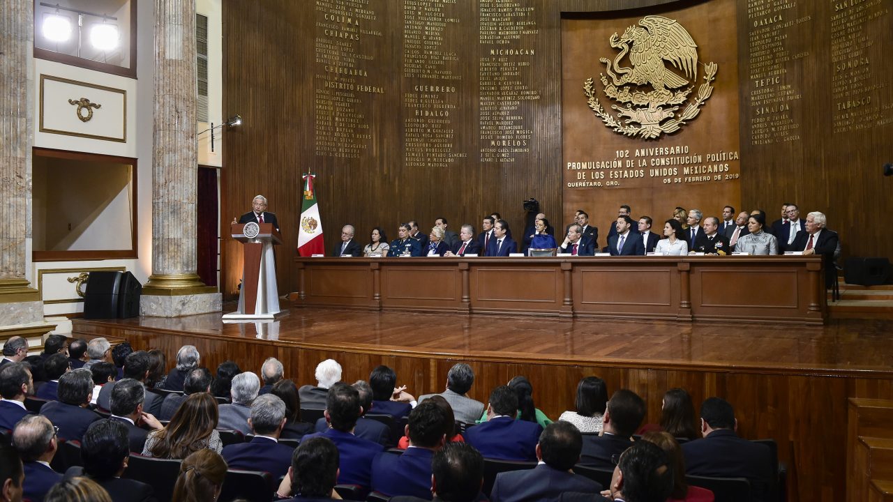 AMLO apuesta por reformar Constitución, pero no cierra la puerta a una nueva
