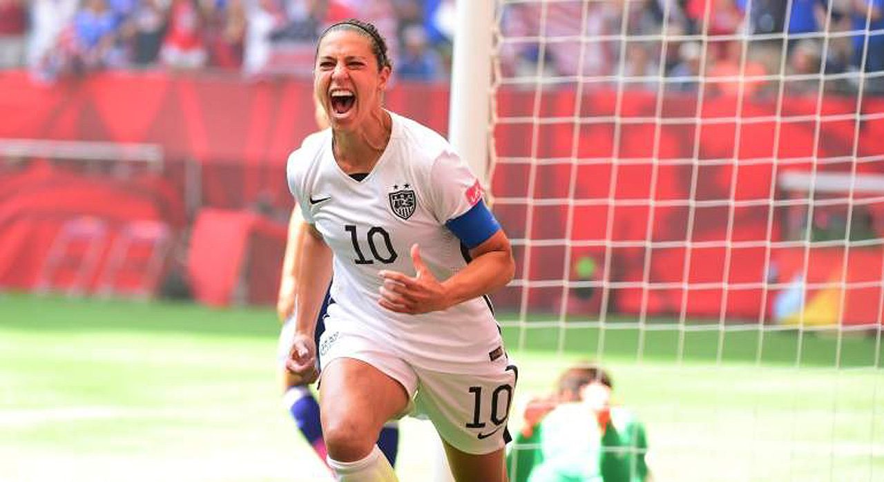 Mujeres futbolistas demandan a federación de EU por discriminación